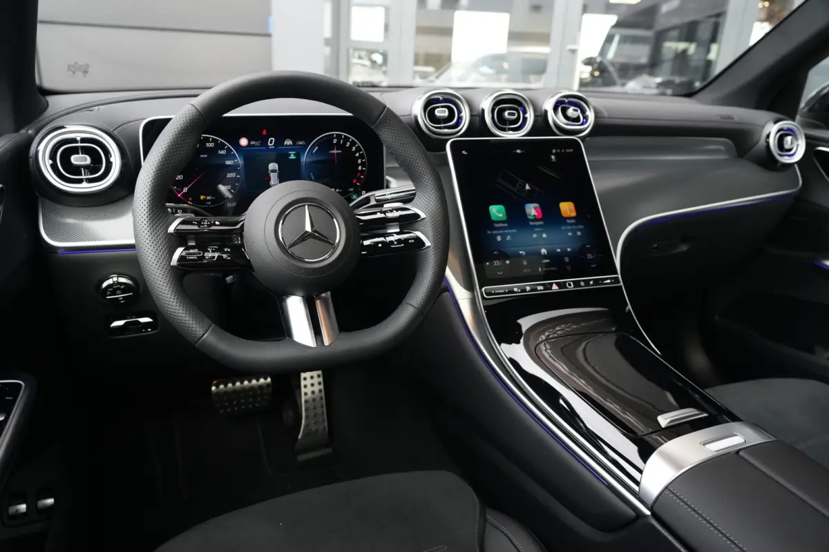 4MATIC AMG Line | 313 PK | AMG Line | Panoramadak | 360° Camera | Burmester | Mercedes-Benz GLC 300e 4MATIC AMG Line met 313 PK, een 2.0-liter viercilinder turbobenzinemotor met plug-in hyb