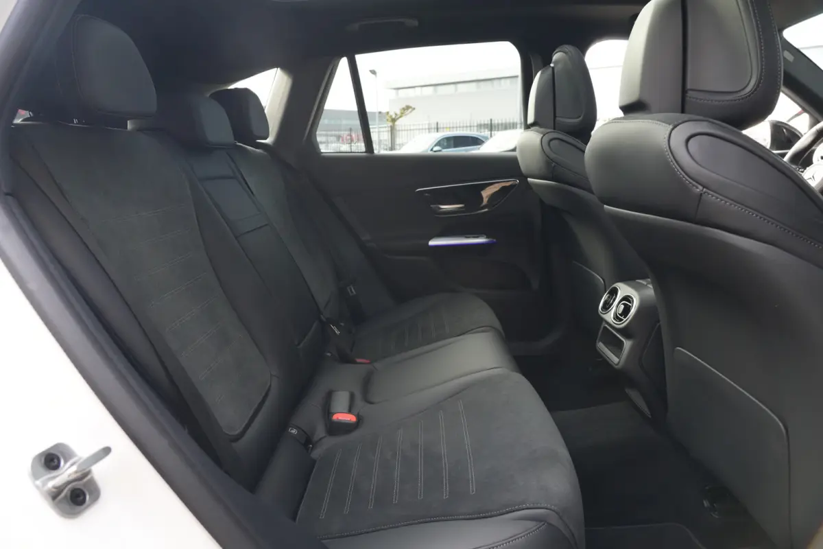 4MATIC AMG Line | 313 PK | AMG Line | Panoramadak | 360° Camera | Burmester | Mercedes-Benz GLC 300e 4MATIC AMG Line met 313 PK, een 2.0-liter viercilinder turbobenzinemotor met plug-in hyb
