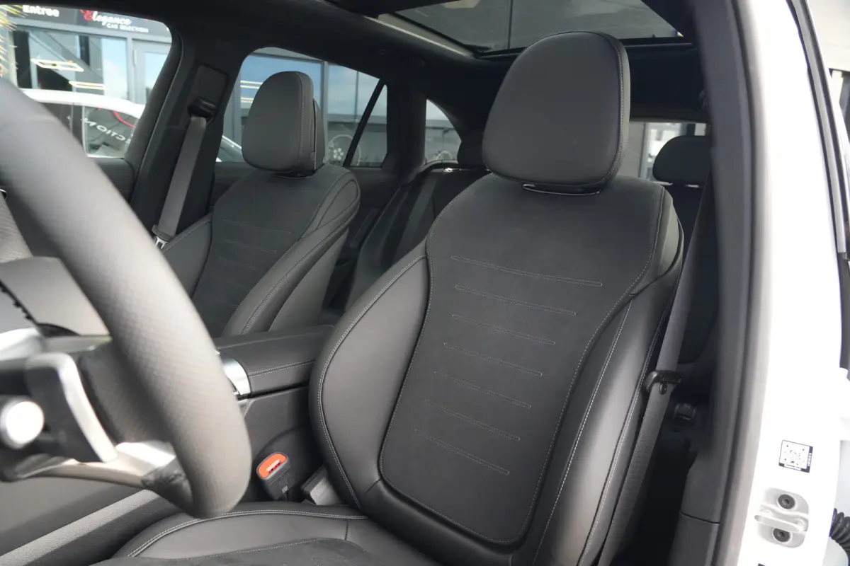 4MATIC AMG Line | 313 PK | AMG Line | Panoramadak | 360° Camera | Burmester | Mercedes-Benz GLC 300e 4MATIC AMG Line met 313 PK, een 2.0-liter viercilinder turbobenzinemotor met plug-in hyb