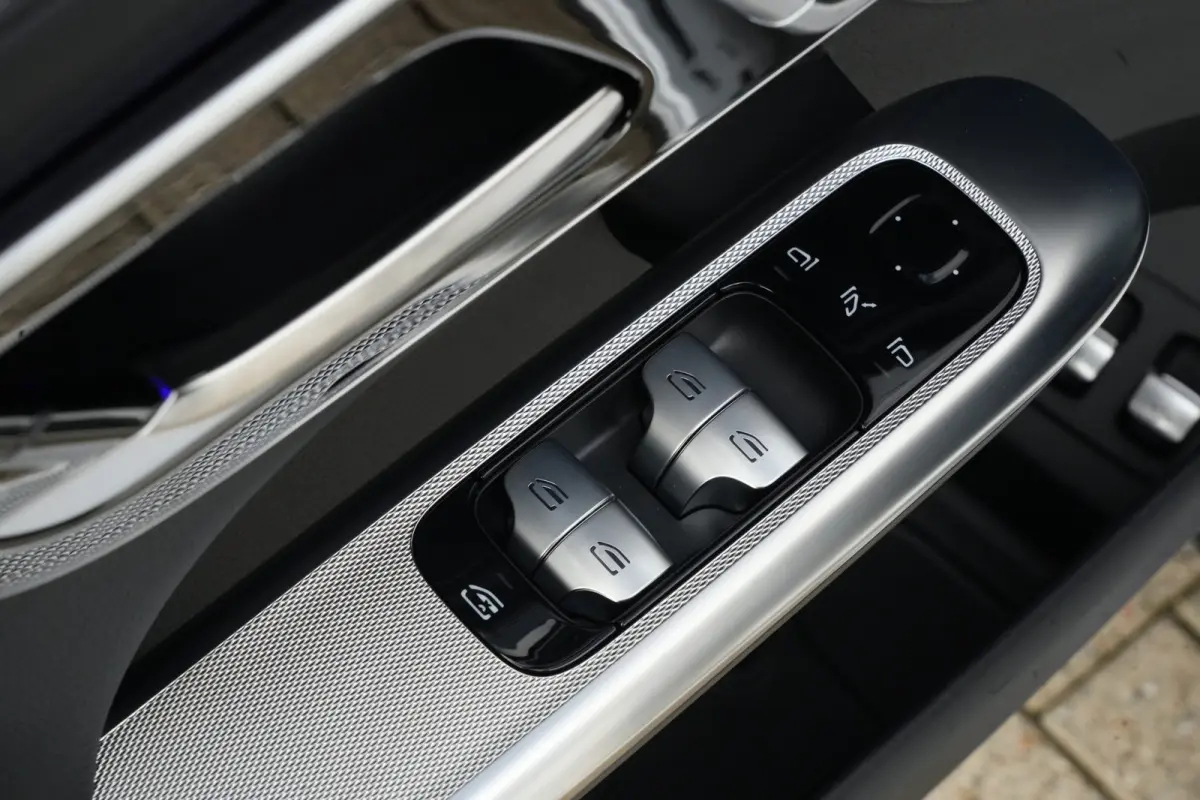 4MATIC AMG Line | 313 PK | AMG Line | Panoramadak | 360° Camera | Burmester | Mercedes-Benz GLC 300e 4MATIC AMG Line met 313 PK, een 2.0-liter viercilinder turbobenzinemotor met plug-in hyb
