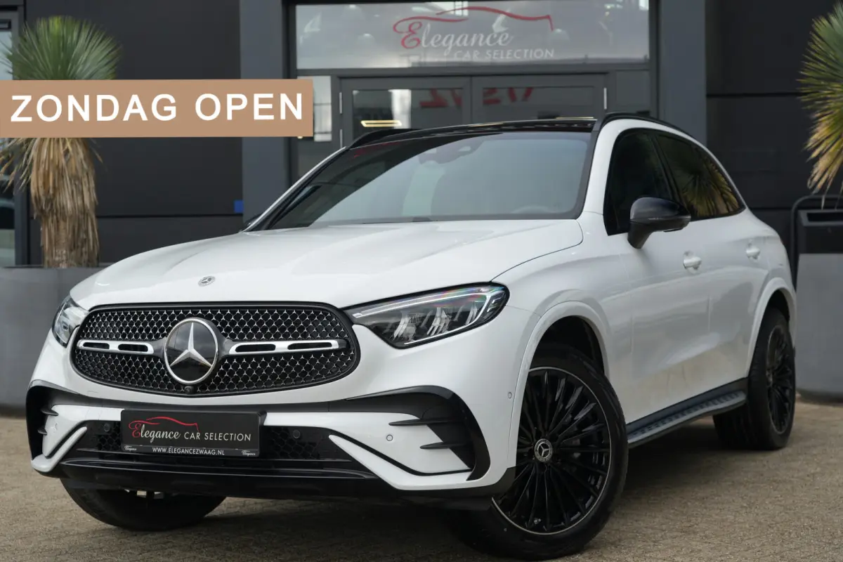 4MATIC AMG Line | 313 PK | AMG Line | Panoramadak | 360° Camera | Burmester | Mercedes-Benz GLC 300e 4MATIC AMG Line met 313 PK, een 2.0-liter viercilinder turbobenzinemotor met plug-in hyb