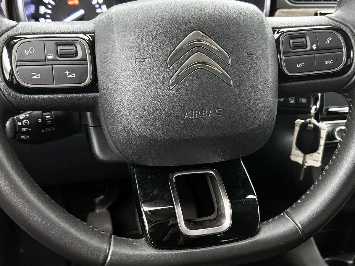 1.2 82pk Shine | Navigatie | Climate Control | Cruise Control | Camera | 17"LMV | LED | IsoFix | DAB+ | Getint Glas | Apple Carplay/Android Auto |