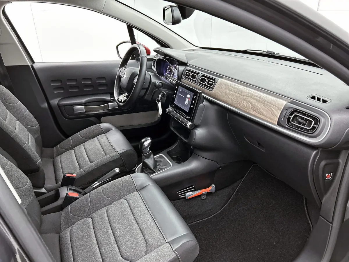 1.2 82pk Shine | Navigatie | Climate Control | Cruise Control | Camera | 17"LMV | LED | IsoFix | DAB+ | Getint Glas | Apple Carplay/Android Auto |
