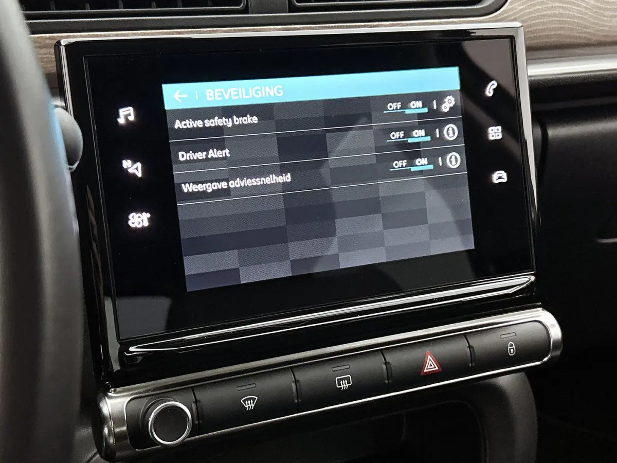 1.2 82pk Shine | Navigatie | Climate Control | Cruise Control | Camera | 17"LMV | LED | IsoFix | DAB+ | Getint Glas | Apple Carplay/Android Auto |