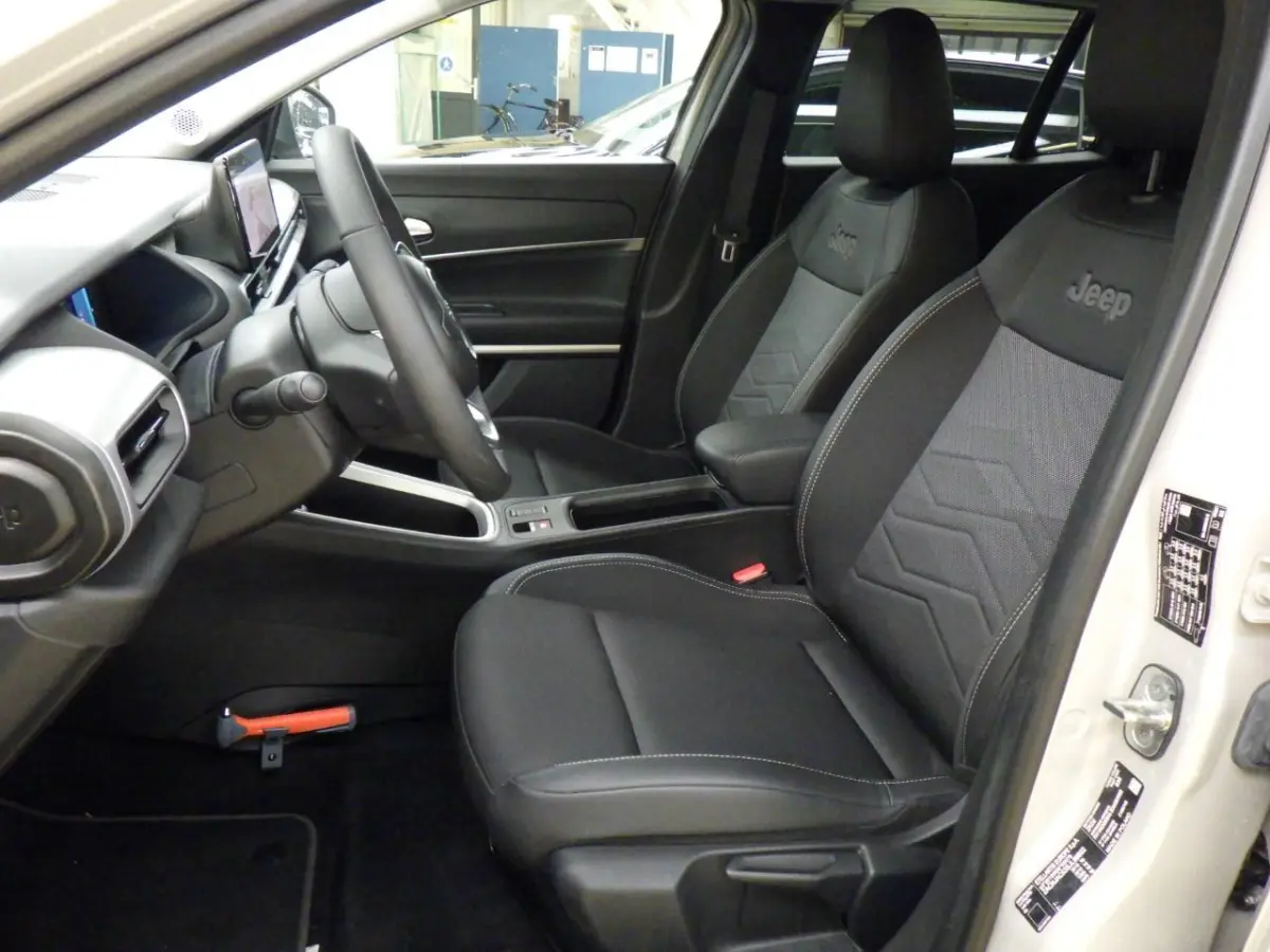 Summit 54 kWh | Fase 3 laden | SOH 97% | Infotainment & Convenience Pack | Navigatie | Elek. achterklep |