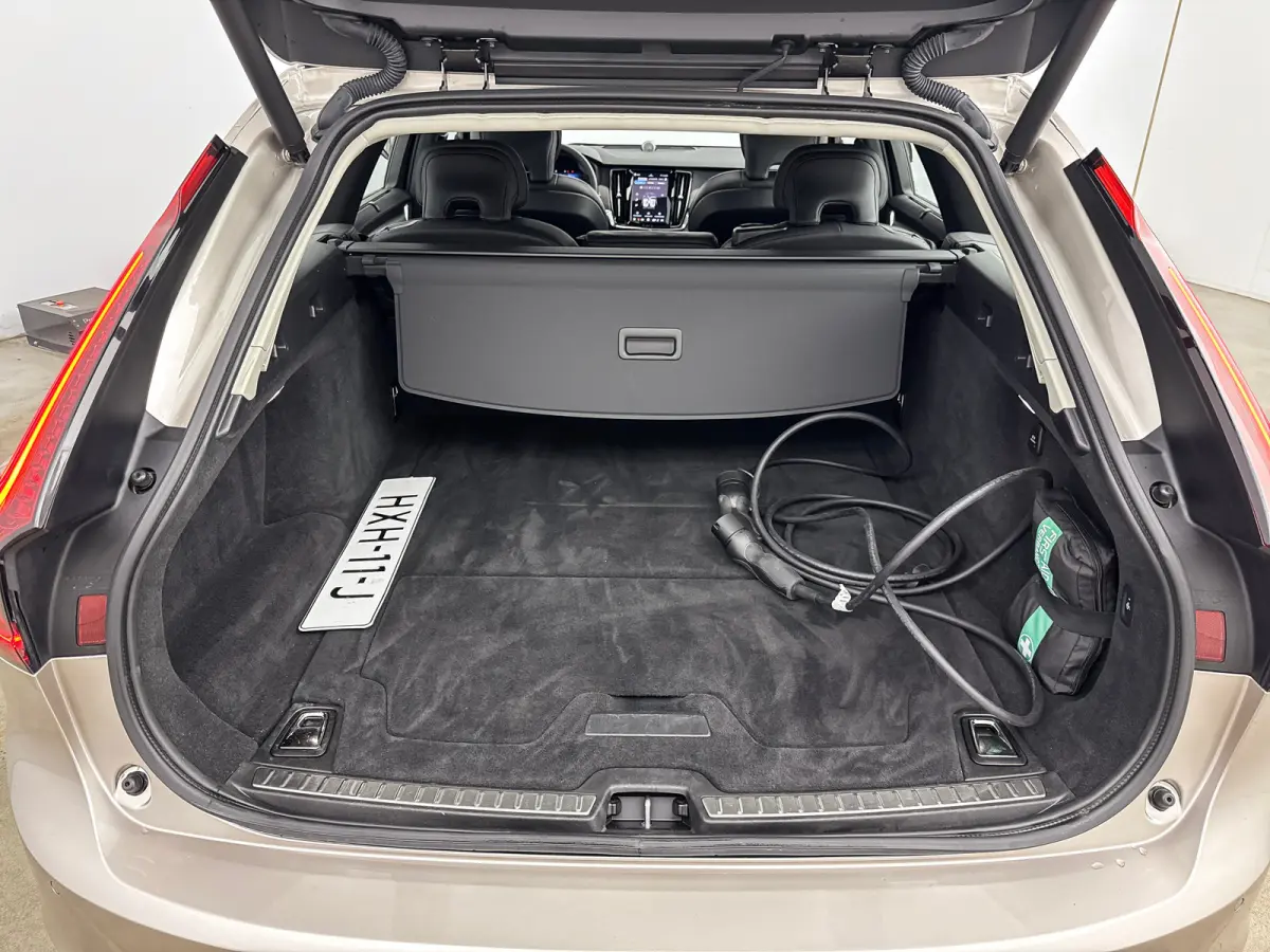 T8 Recharge Ultra Dark | 20" | Luchtvering | Bowers & Wilkins | Geventileerd Nappa | Massagestoelen | 360 Camera |