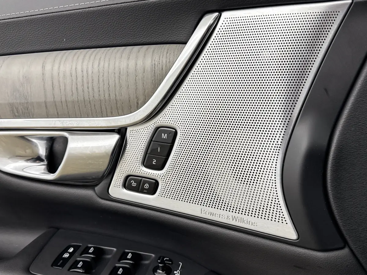 T8 Recharge Ultra Dark | 20" | Luchtvering | Bowers & Wilkins | Geventileerd Nappa | Massagestoelen | 360 Camera |