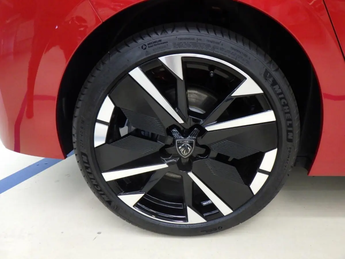 1.6 Plug-in Hybrid 195pk GT | Panorama/schuifdak | Luxe stoelen | Focal | Navigatie | Camera | NL auto | 5.500km |