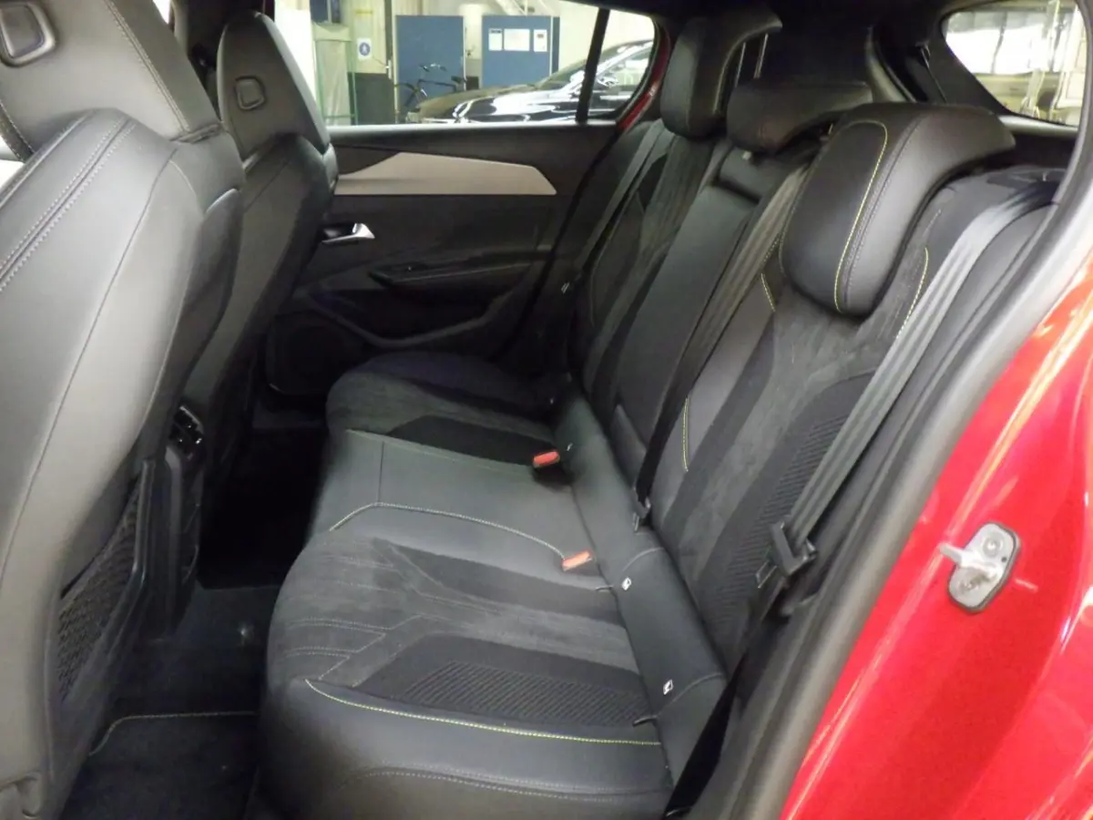 1.6 Plug-in Hybrid 195pk GT | Panorama/schuifdak | Luxe stoelen | Focal | Navigatie | Camera | NL auto | 5.500km |
