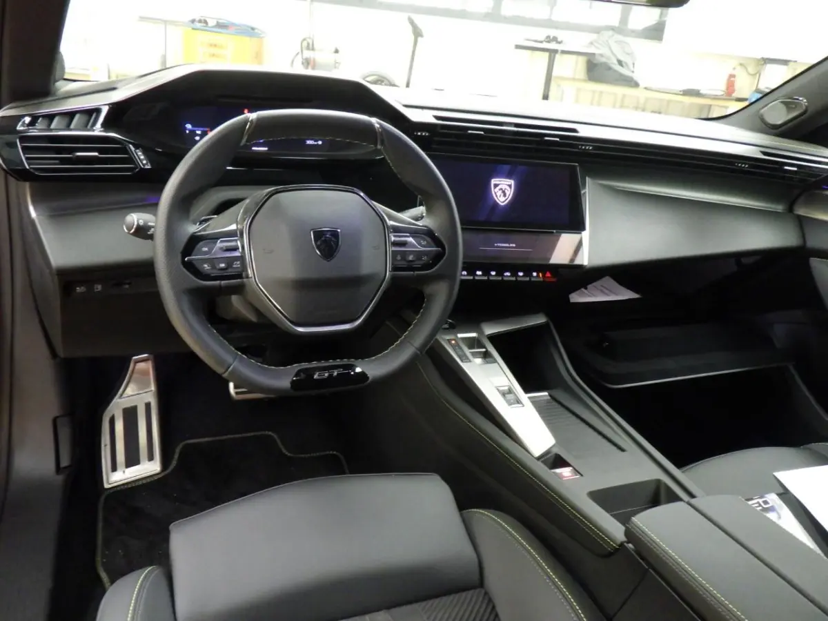 1.6 Plug-in Hybrid 195pk GT | Panorama/schuifdak | Luxe stoelen | Focal | Navigatie | Camera | NL auto | 5.500km |