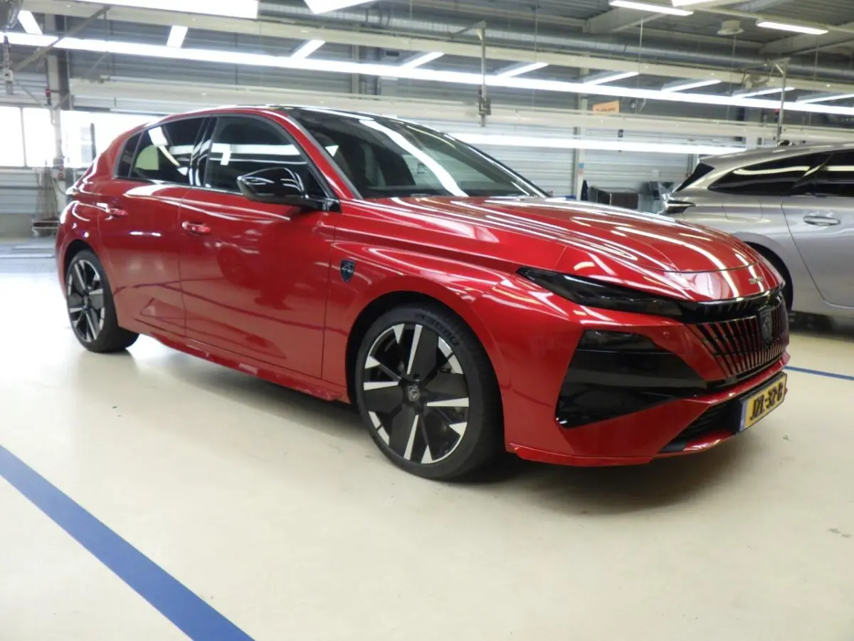 1.6 Plug-in Hybrid 195pk GT | Panorama/schuifdak | Luxe stoelen | Focal | Navigatie | Camera | NL auto | 5.500km |