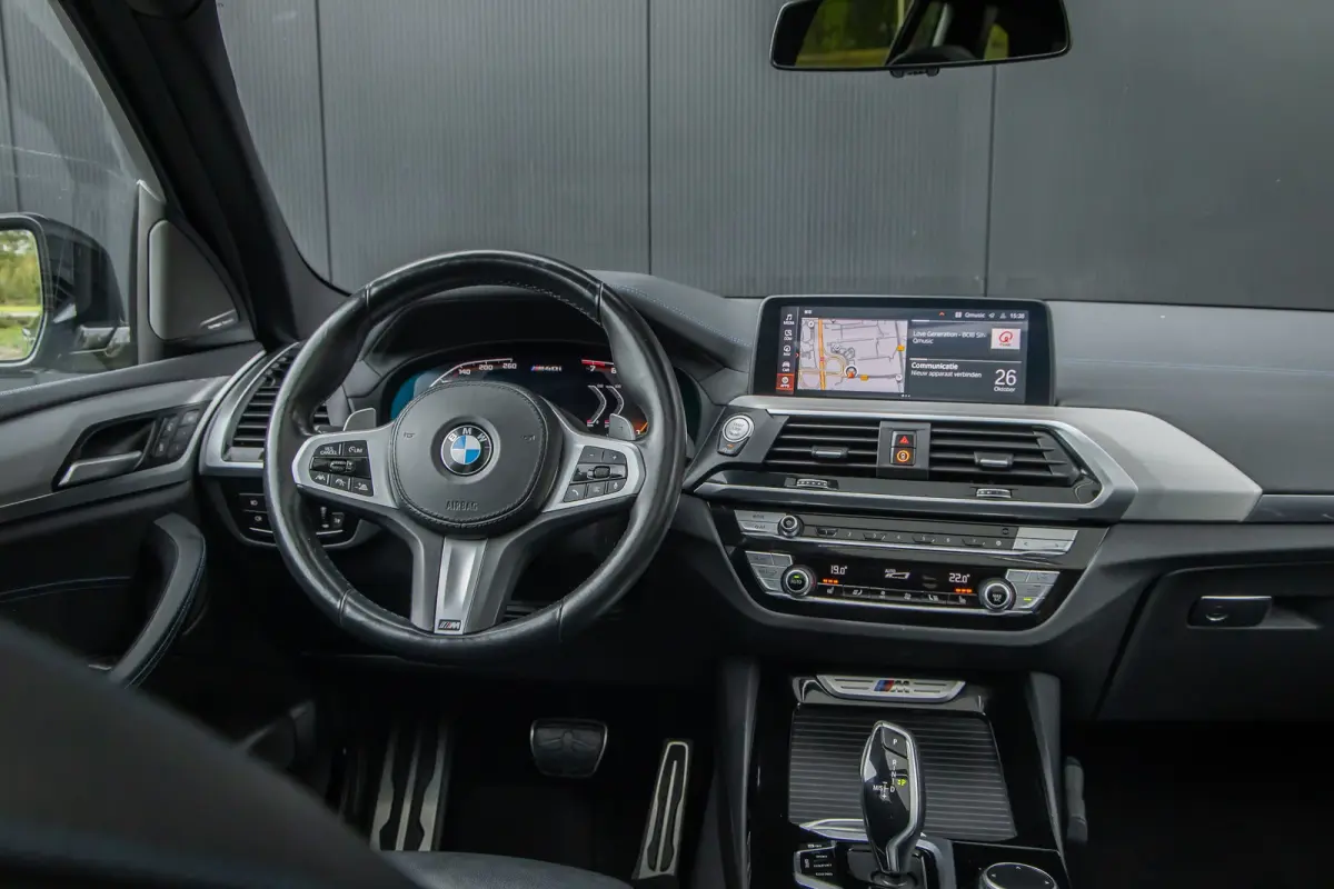 M40i xDrive High Executive | Panoramadak | Head-up display | Harman Cardon | 21 INCH | Dealer o.h. | Adaptieve cruise