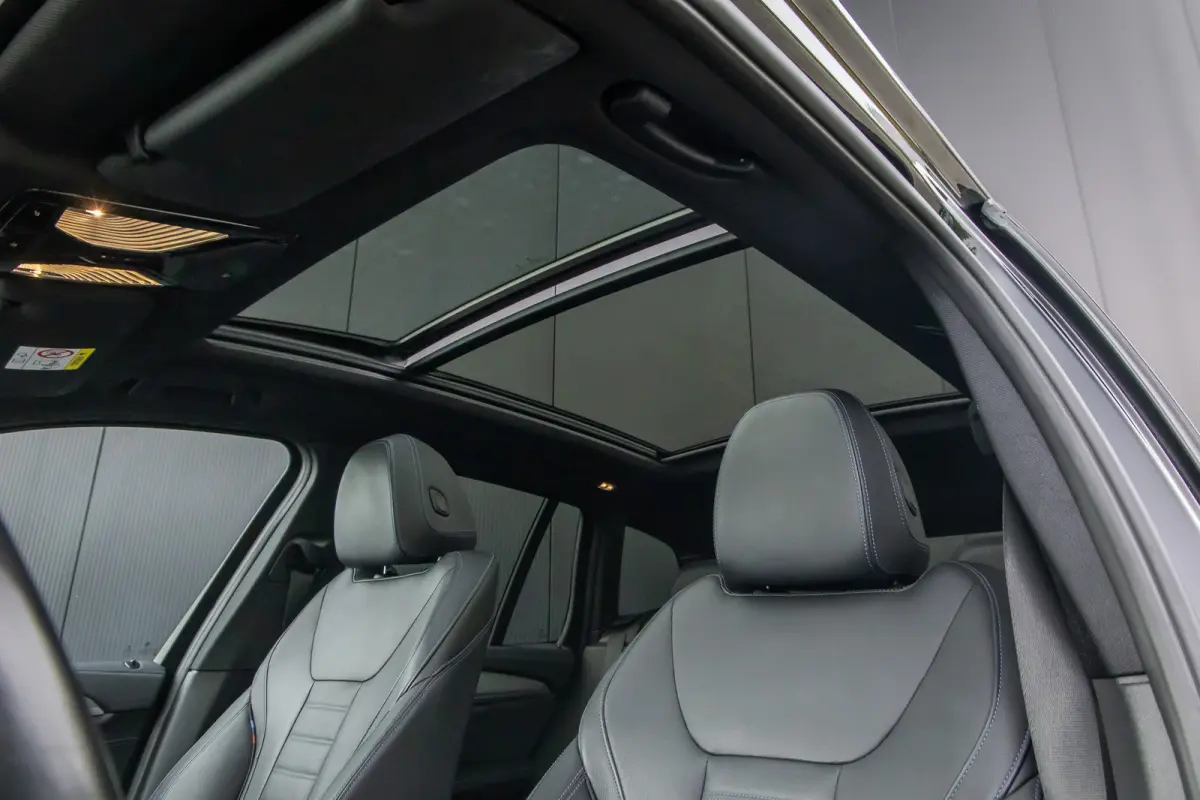 M40i xDrive High Executive | Panoramadak | Head-up display | Harman Cardon | 21 INCH | Dealer o.h. | Adaptieve cruise