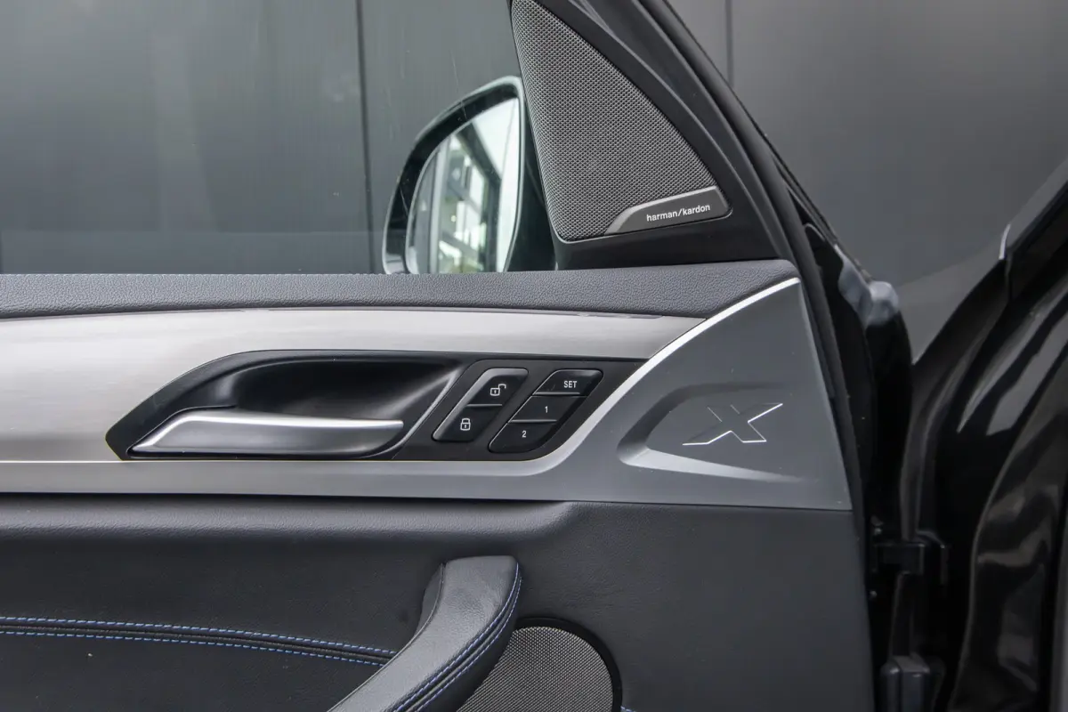 M40i xDrive High Executive | Panoramadak | Head-up display | Harman Cardon | 21 INCH | Dealer o.h. | Adaptieve cruise