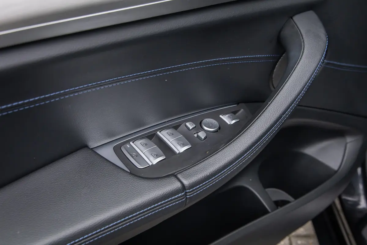 M40i xDrive High Executive | Panoramadak | Head-up display | Harman Cardon | 21 INCH | Dealer o.h. | Adaptieve cruise