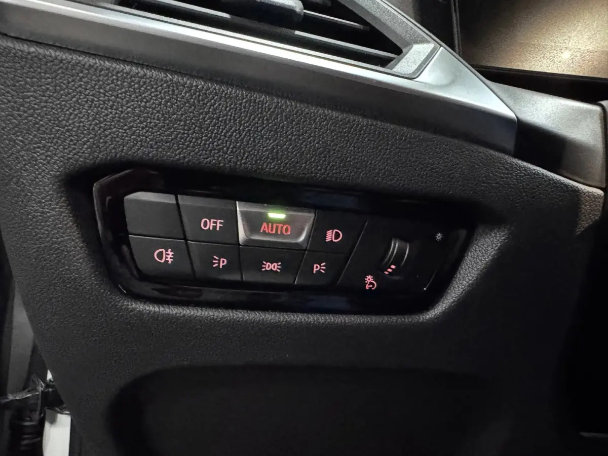 320i'Adaptive cruise Stoelverwarming Elektrische kofferklep