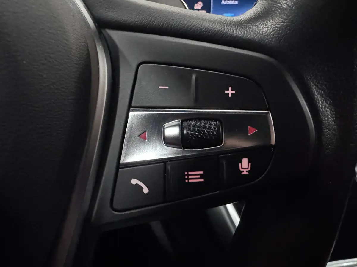 320i'Adaptive cruise Stoelverwarming Elektrische kofferklep