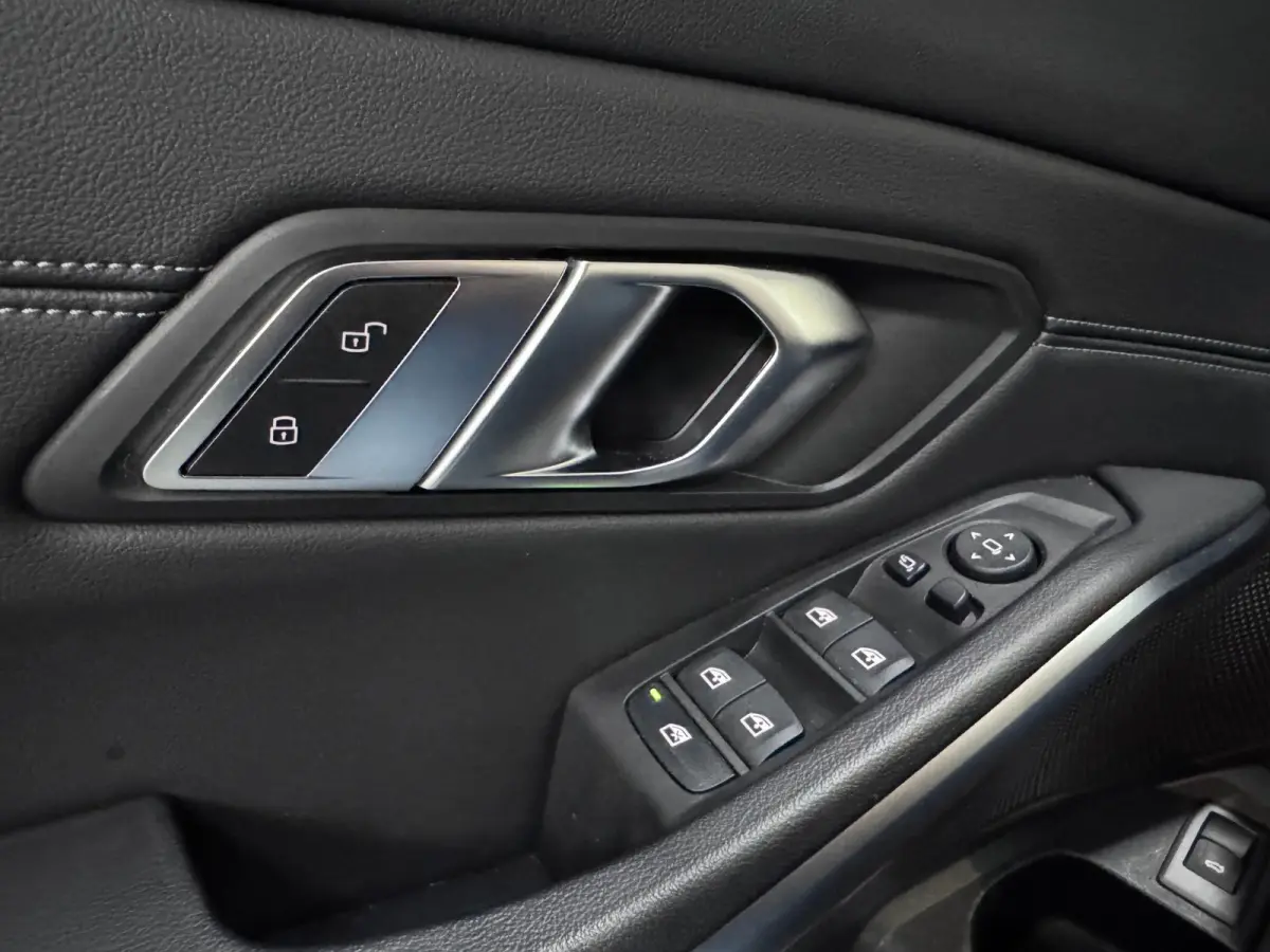 320i'Adaptive cruise Stoelverwarming Elektrische kofferklep