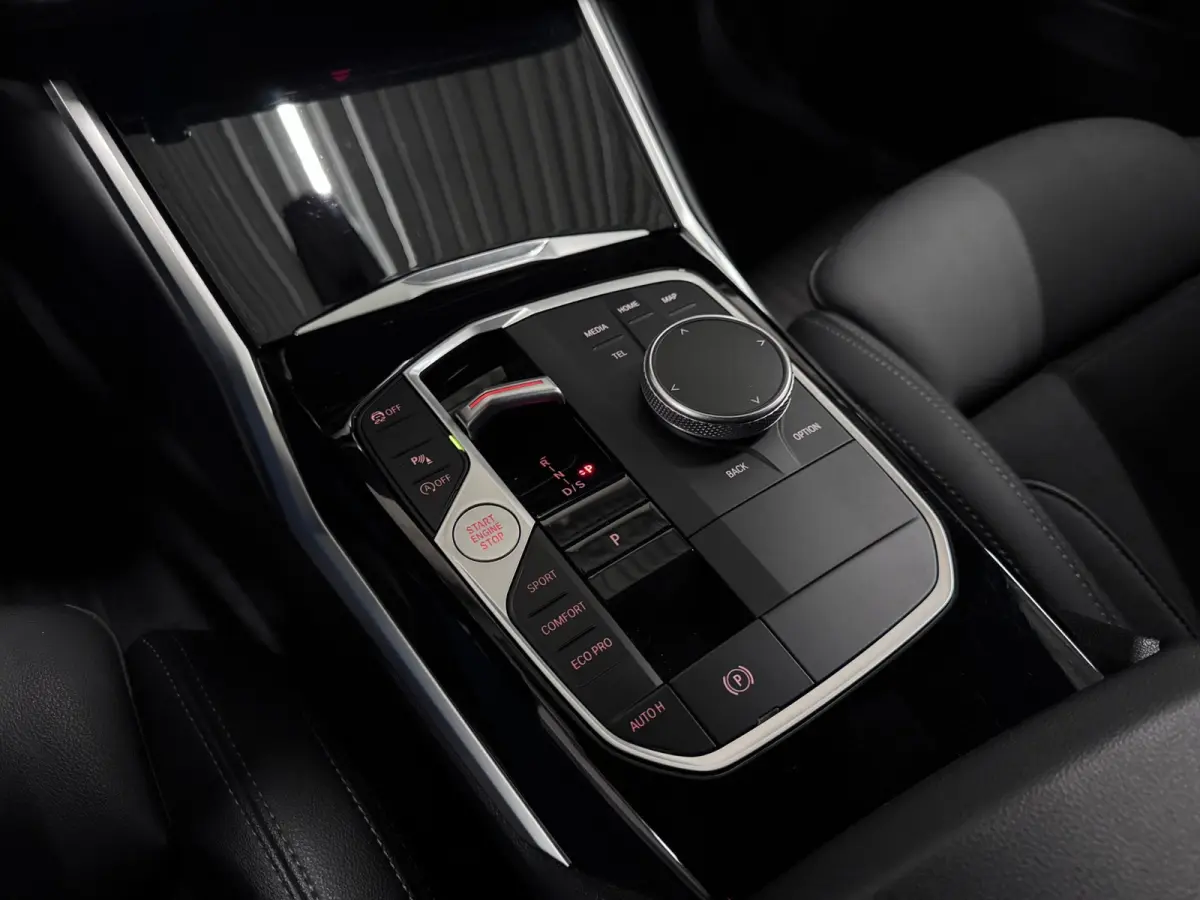 320i'Adaptive cruise Stoelverwarming Elektrische kofferklep