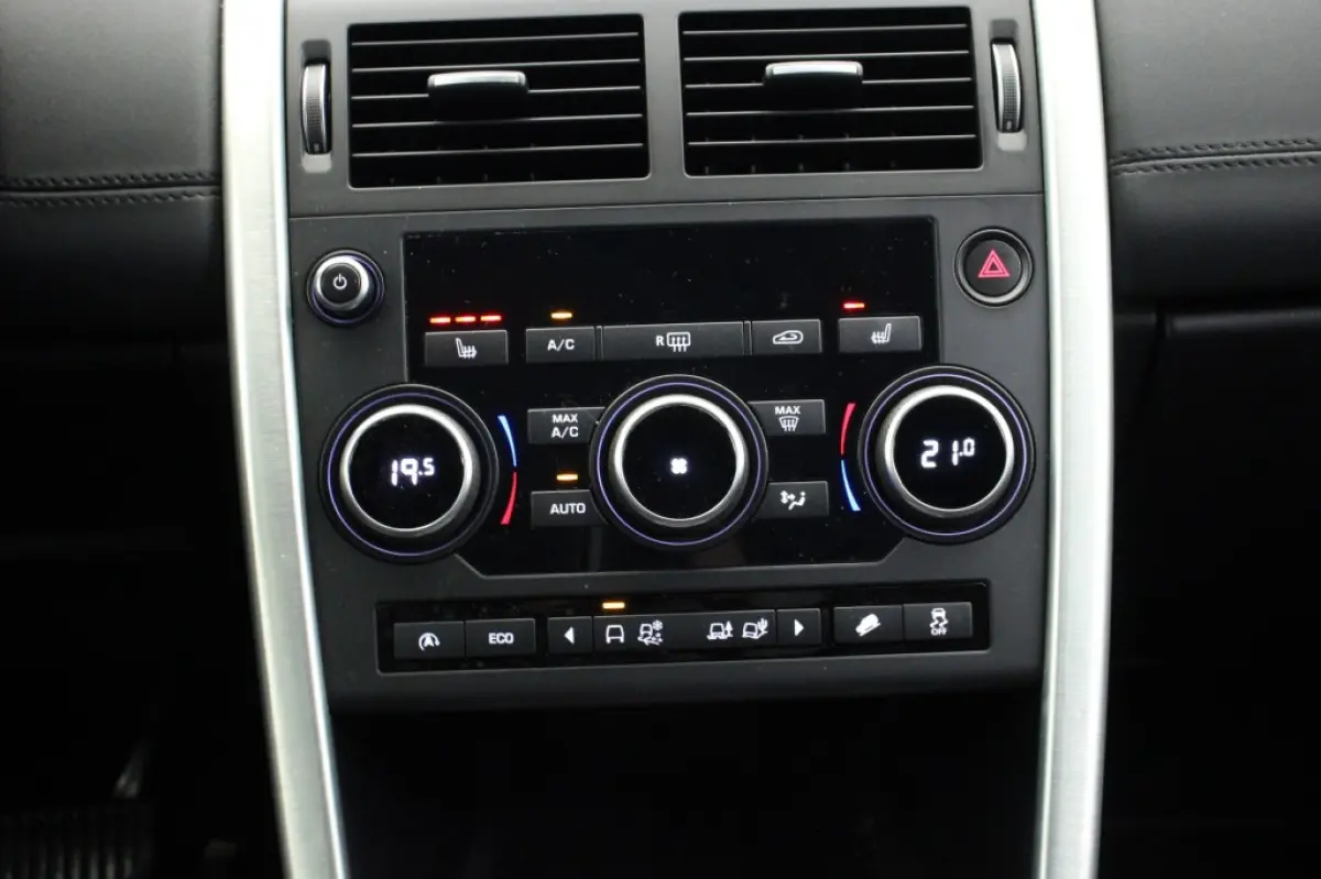 2.0 TD4 Urban Series SE Automaat - Panorama, Trekhaak, Navi, Camera, Leer, Meridian