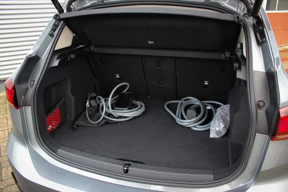 230e xDrive // 100% SoH | 1e eigenaar, dealer onderh. | Camera | Sfeerverlichting | Navi. | CarPlay & Android Auto | Bijzonder nette staat