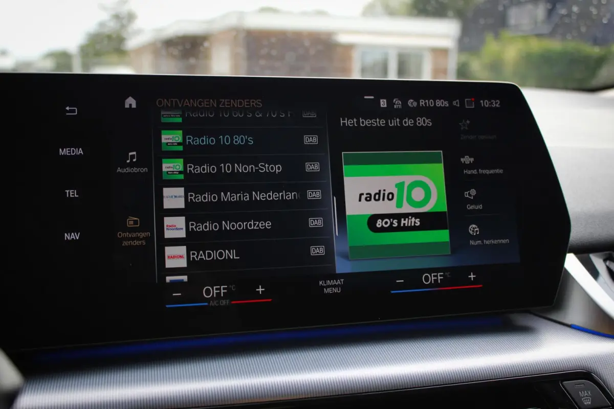 230e xDrive // 100% SoH | 1e eigenaar, dealer onderh. | Camera | Sfeerverlichting | Navi. | CarPlay & Android Auto | Bijzonder nette staat