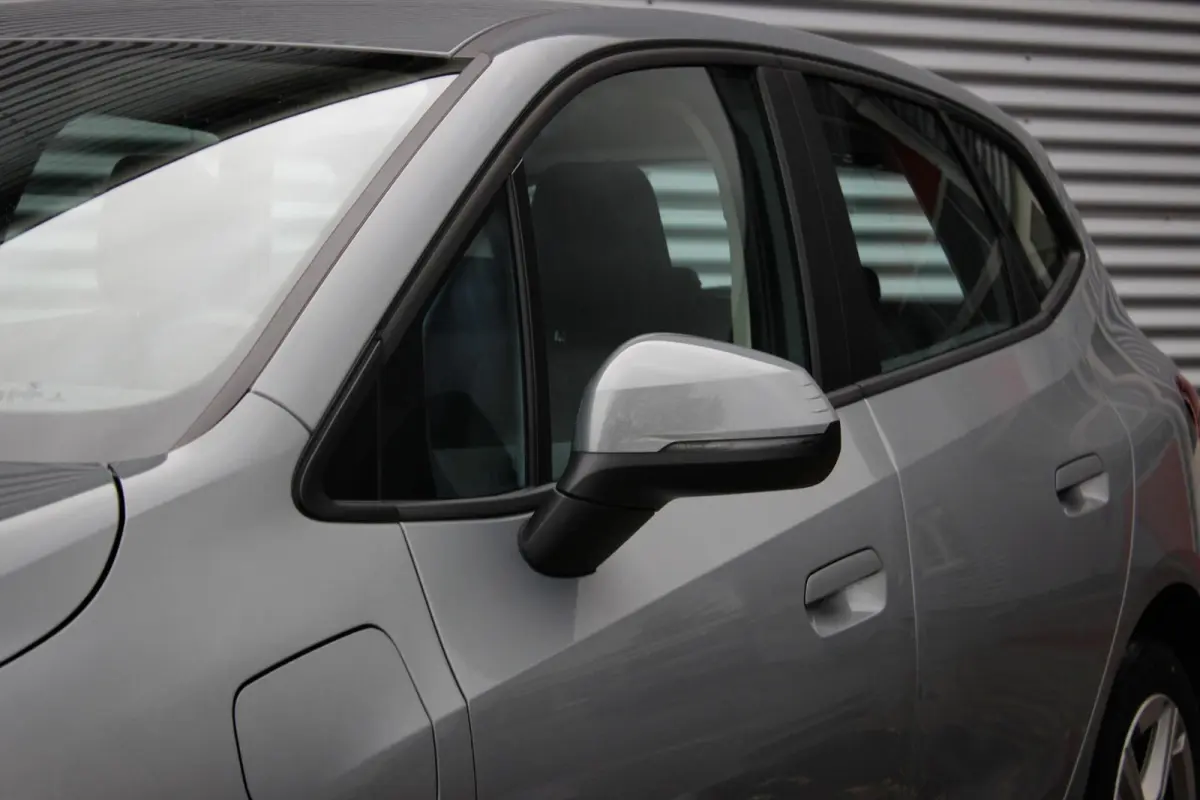230e xDrive // 100% SoH | 1e eigenaar, dealer onderh. | Camera | Sfeerverlichting | Navi. | CarPlay & Android Auto | Bijzonder nette staat
