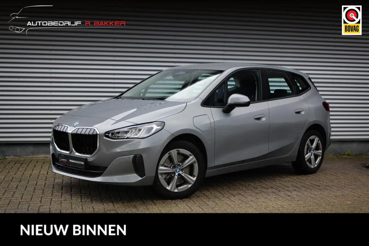 230e xDrive // 100% SoH | 1e eigenaar, dealer onderh. | Camera | Sfeerverlichting | Navi. | CarPlay & Android Auto | Bijzonder nette staat