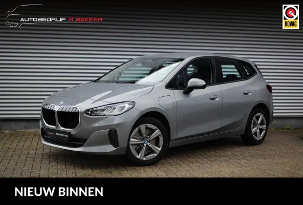 230e xDrive // 100% SoH | 1e eigenaar, dealer onderh. | Camera | Sfeerverlichting | Navi. | CarPlay & Android Auto | Bijzonder nette staat