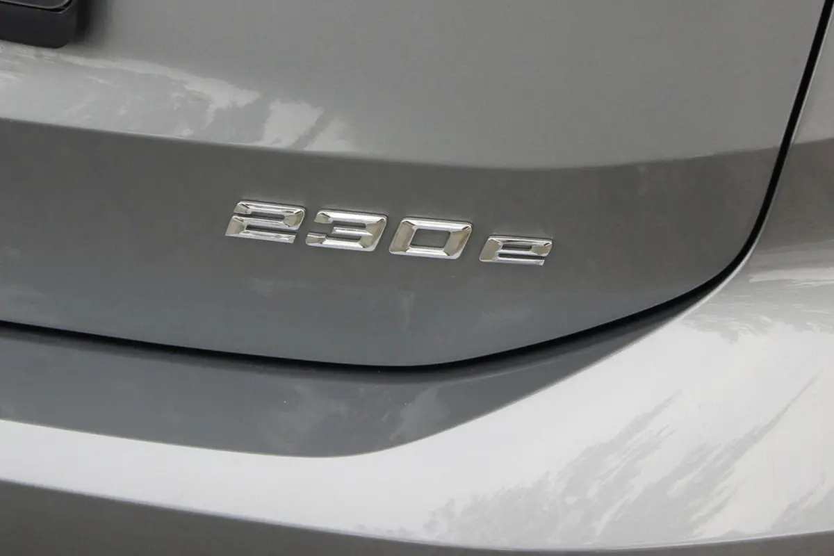 230e xDrive // 100% SoH | 1e eigenaar, dealer onderh. | Camera | Sfeerverlichting | Navi. | CarPlay & Android Auto | Bijzonder nette staat