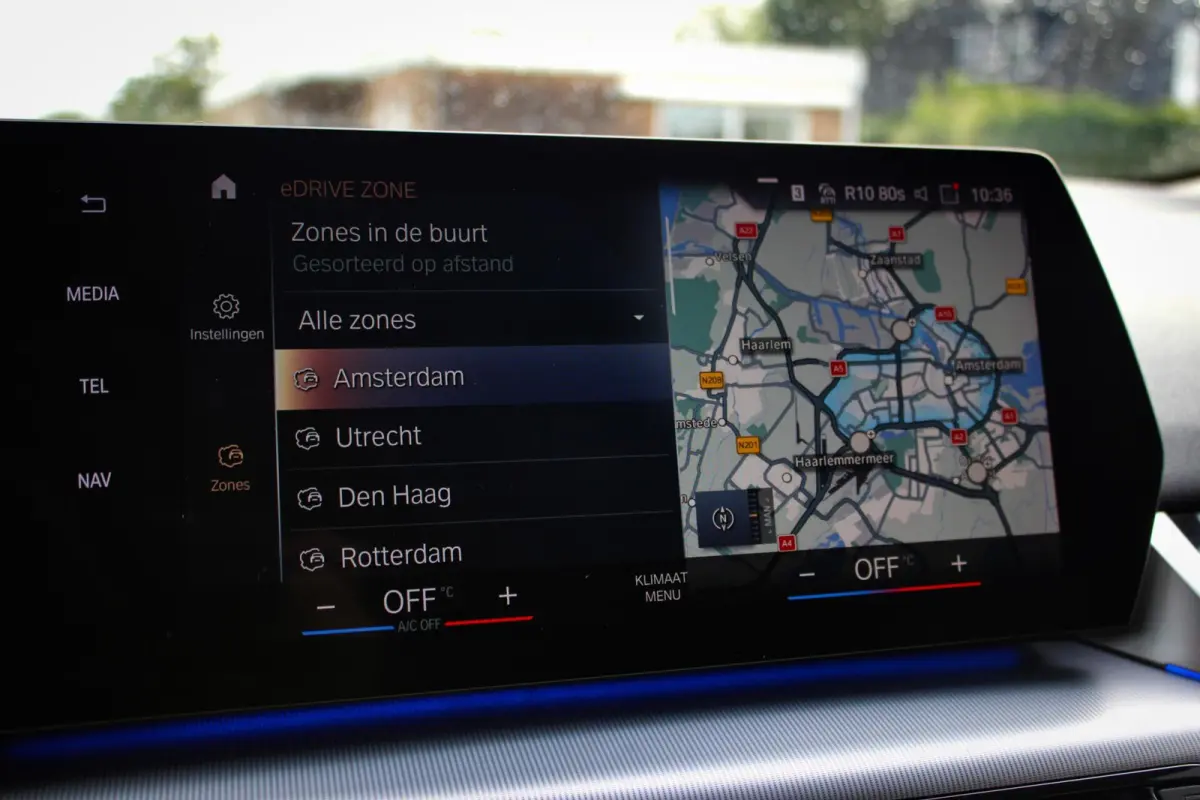 230e xDrive // 100% SoH | 1e eigenaar, dealer onderh. | Camera | Sfeerverlichting | Navi. | CarPlay & Android Auto | Bijzonder nette staat