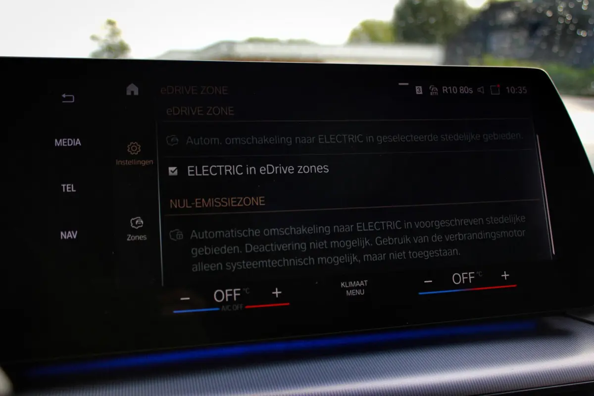 230e xDrive // 100% SoH | 1e eigenaar, dealer onderh. | Camera | Sfeerverlichting | Navi. | CarPlay & Android Auto | Bijzonder nette staat