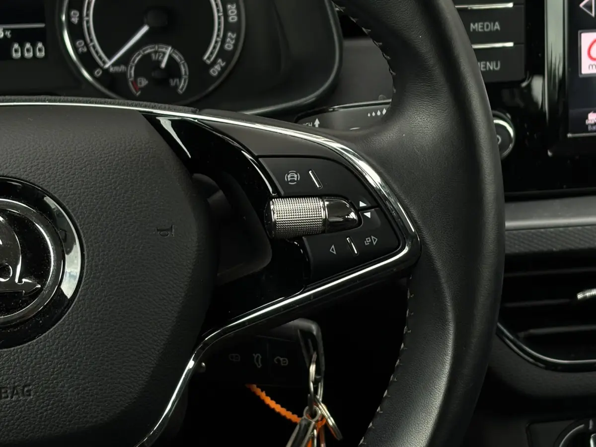 1.0 TSI 110 pk Ambition | Apple Carplay | Cruise control | Lane Assist |