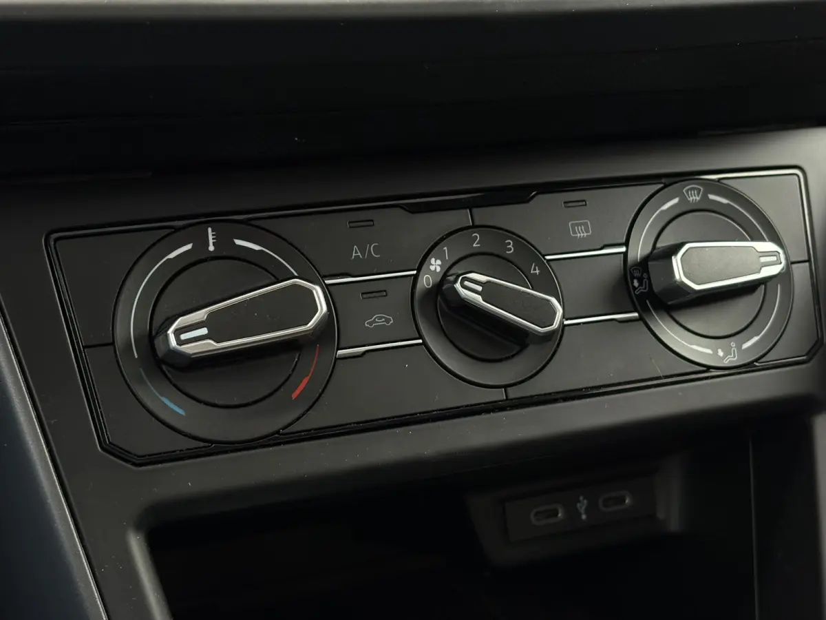 1.0 TSI 95 pk R-Line Business | Panoramadak | Achteruitrijcamera | Apple carplay |