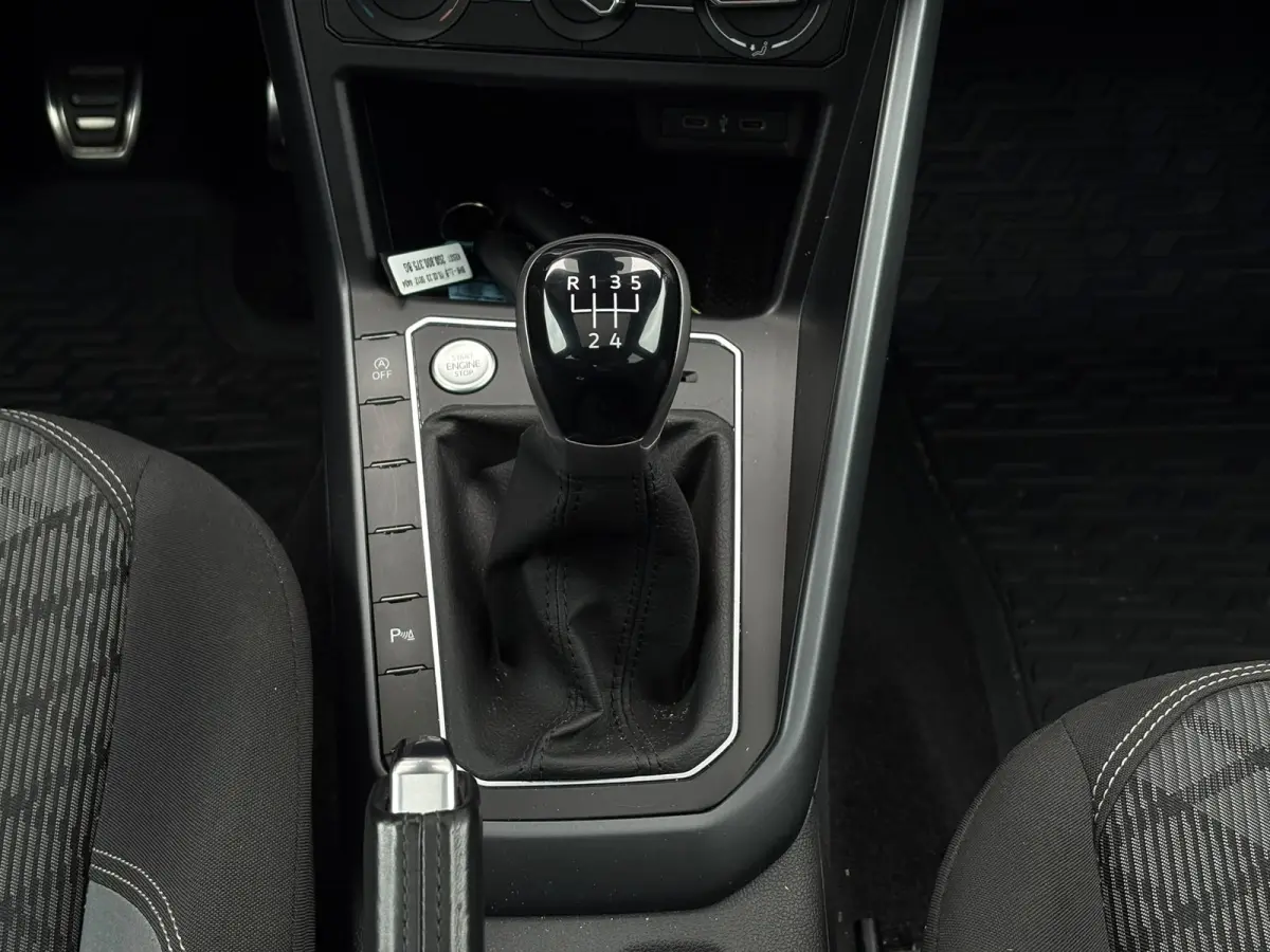 1.0 TSI 95 pk R-Line Business | Panoramadak | Achteruitrijcamera | Apple carplay |