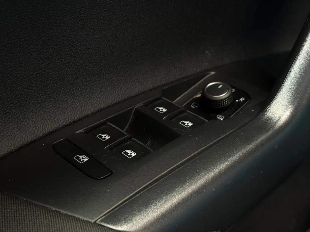 1.0 TSI 95 pk R-Line Business | Panoramadak | Achteruitrijcamera | Apple carplay |