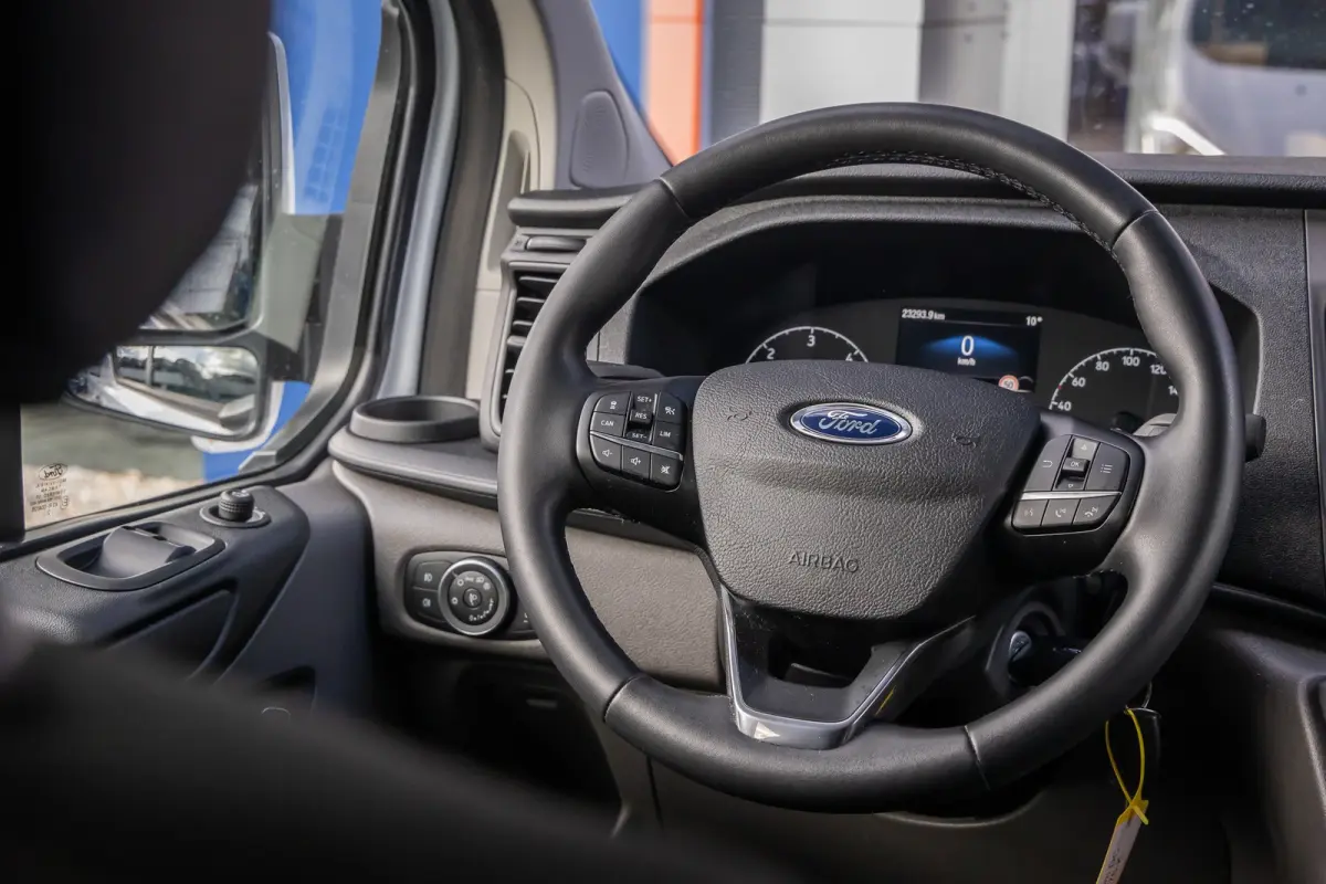 300 2.0 TDCI L2H1DC Trend | Cruise control adaptief | Camera | Apple Carplay/Android Auto | Navi | Dealer OH! | Achteruitrijcamera | Apple Carplay/Android Auto|telefoonintegratie premium | C