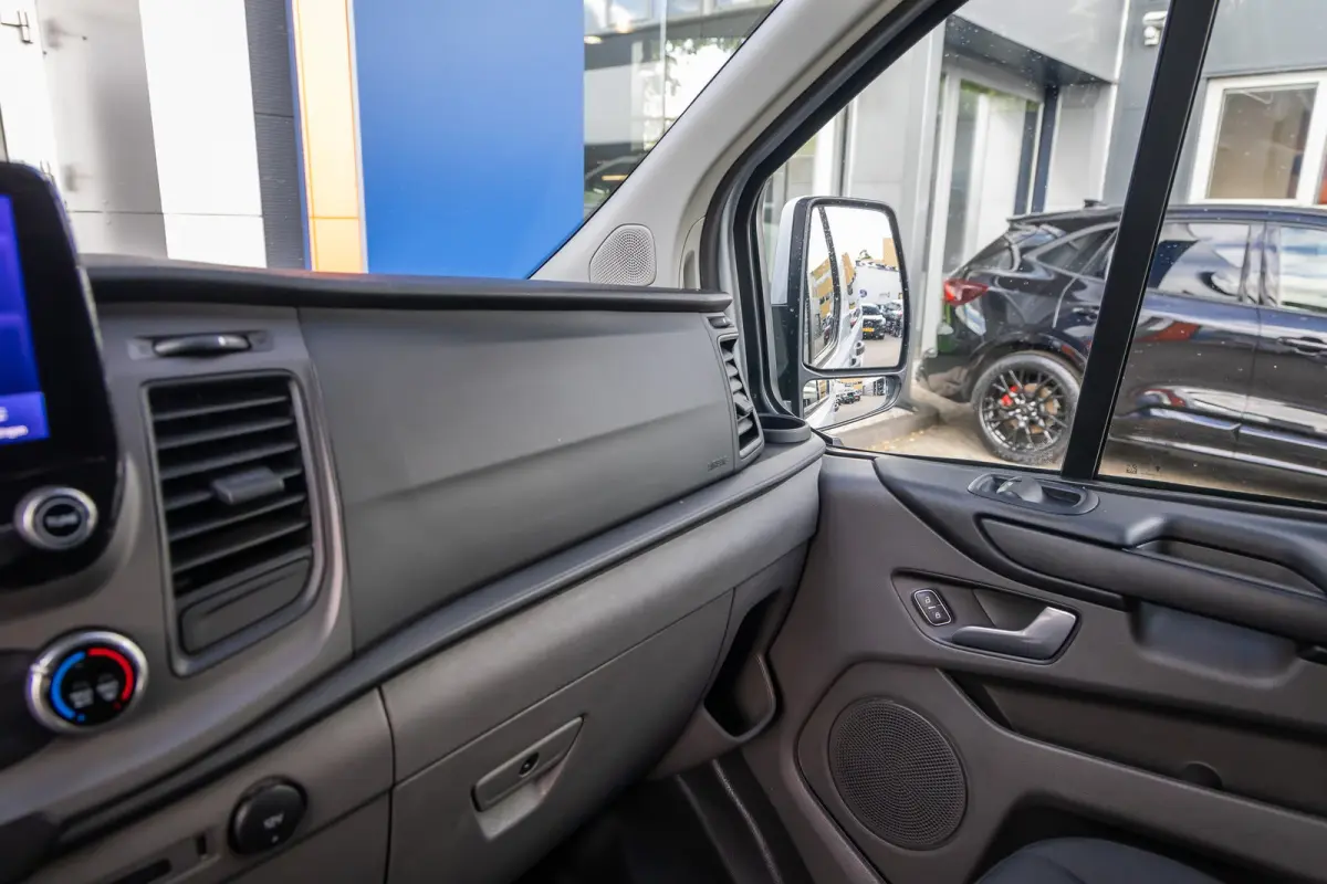 300 2.0 TDCI L2H1DC Trend | Cruise control adaptief | Camera | Apple Carplay/Android Auto | Navi | Dealer OH! | Achteruitrijcamera | Apple Carplay/Android Auto|telefoonintegratie premium | C