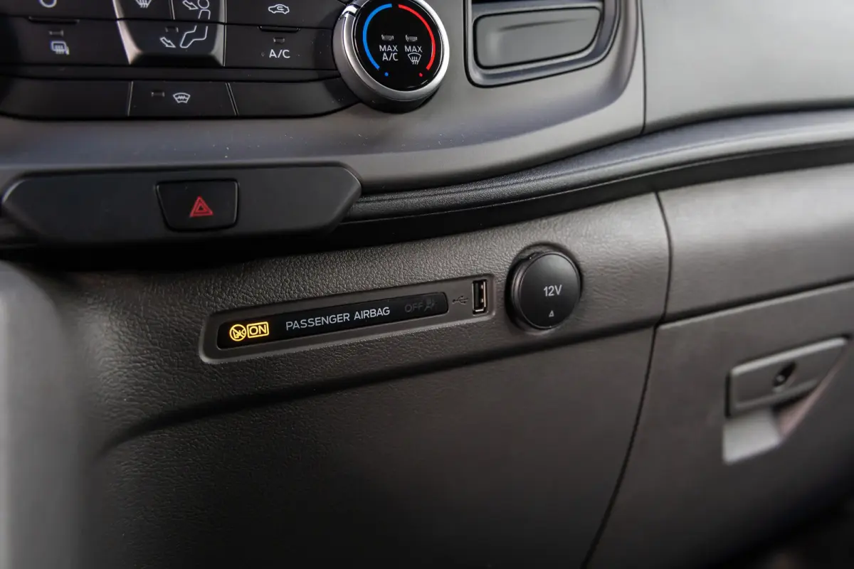 300 2.0 TDCI L2H1DC Trend | Cruise control adaptief | Camera | Apple Carplay/Android Auto | Navi | Dealer OH! | Achteruitrijcamera | Apple Carplay/Android Auto|telefoonintegratie premium | C