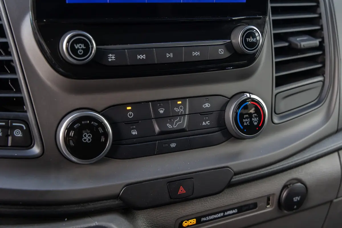300 2.0 TDCI L2H1DC Trend | Cruise control adaptief | Camera | Apple Carplay/Android Auto | Navi | Dealer OH! | Achteruitrijcamera | Apple Carplay/Android Auto|telefoonintegratie premium | C
