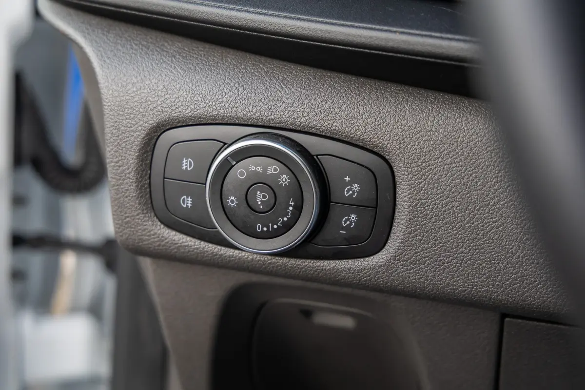 300 2.0 TDCI L2H1DC Trend | Cruise control adaptief | Camera | Apple Carplay/Android Auto | Navi | Dealer OH! | Achteruitrijcamera | Apple Carplay/Android Auto|telefoonintegratie premium | C