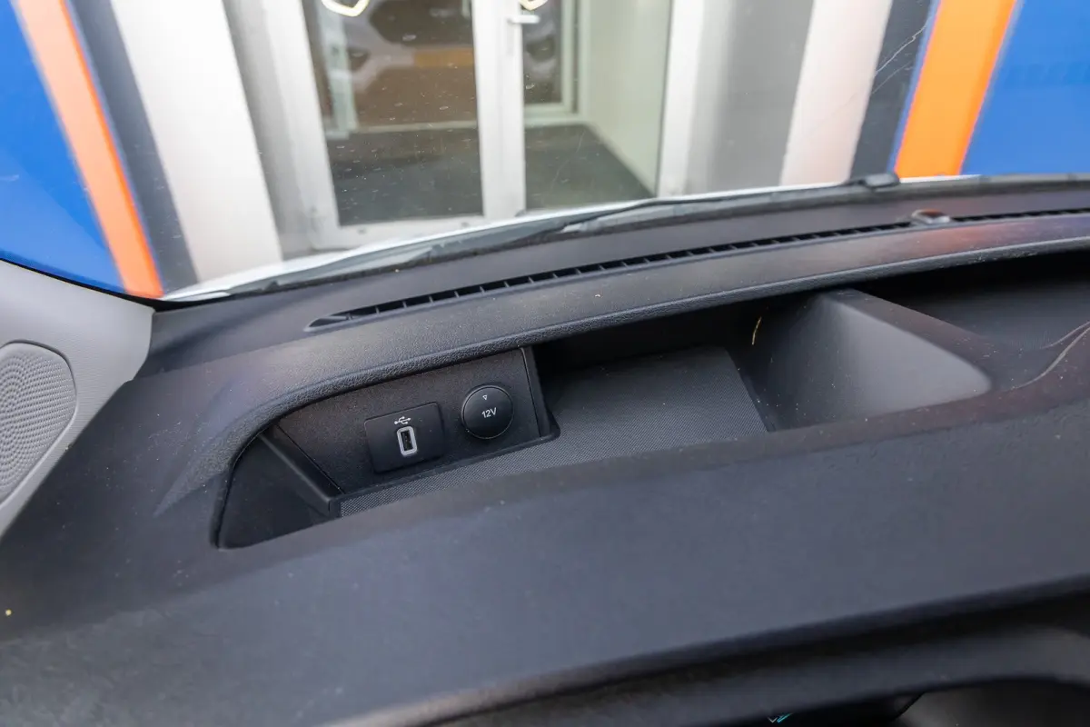 300 2.0 TDCI L2H1DC Trend | Cruise control adaptief | Camera | Apple Carplay/Android Auto | Navi | Dealer OH! | Achteruitrijcamera | Apple Carplay/Android Auto|telefoonintegratie premium | C
