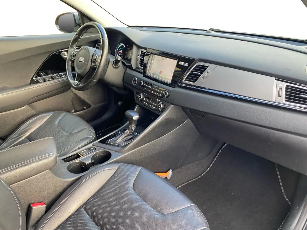 1.6 GDi Hybrid ExecutiveLine | Climate control | Leder | Navigatie | Trekhaak | LM-velgen | Elek. stoel(en) met memory | Stoel + stuurverwarming |