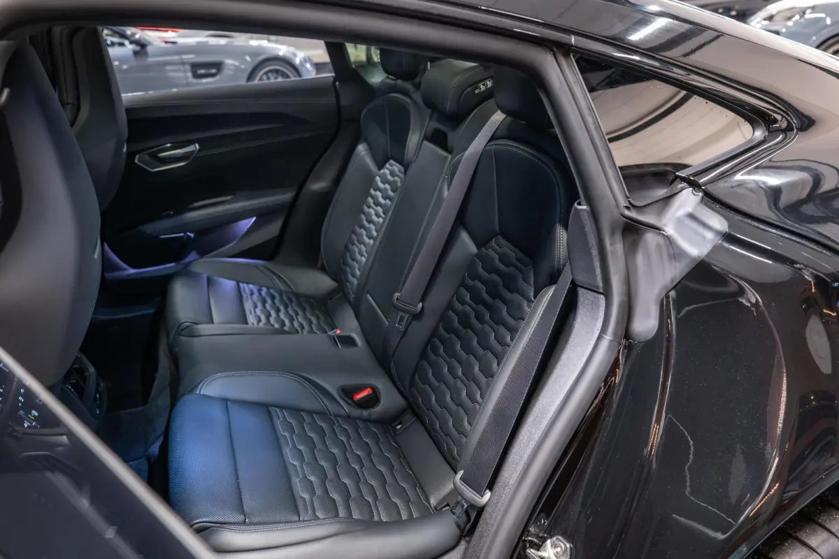 RS e-tron GT Performance BTW | Active Suspension | Boost 925PK | Stoelventilatie en massage | Pano