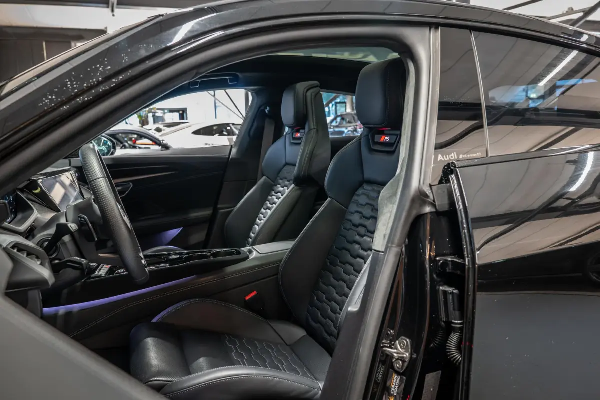 RS e-tron GT Performance BTW | Active Suspension | Boost 925PK | Stoelventilatie en massage | Pano