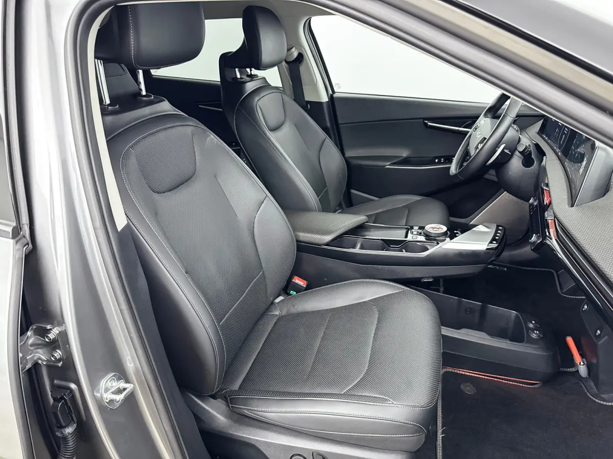 Plus 77.4 kWh | 19" Allseason | Trekhaak | Geventileerd Leder | Meridian Audio | Adaptieve Cruise | BLIS | Parkeercamera | Warmtepomp