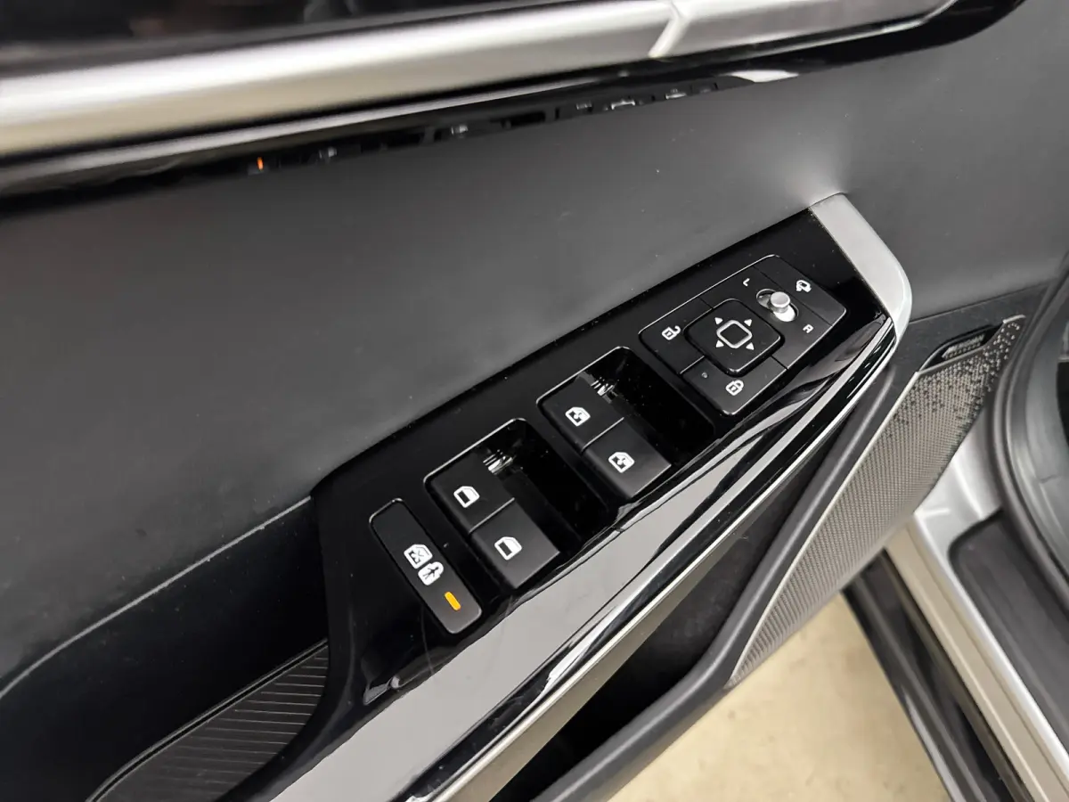 Plus 77.4 kWh | 19" Allseason | Trekhaak | Geventileerd Leder | Meridian Audio | Adaptieve Cruise | BLIS | Parkeercamera | Warmtepomp