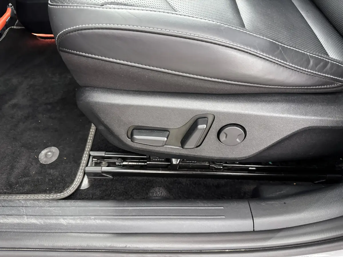 Plus 77.4 kWh | 19" Allseason | Trekhaak | Geventileerd Leder | Meridian Audio | Adaptieve Cruise | BLIS | Parkeercamera | Warmtepomp