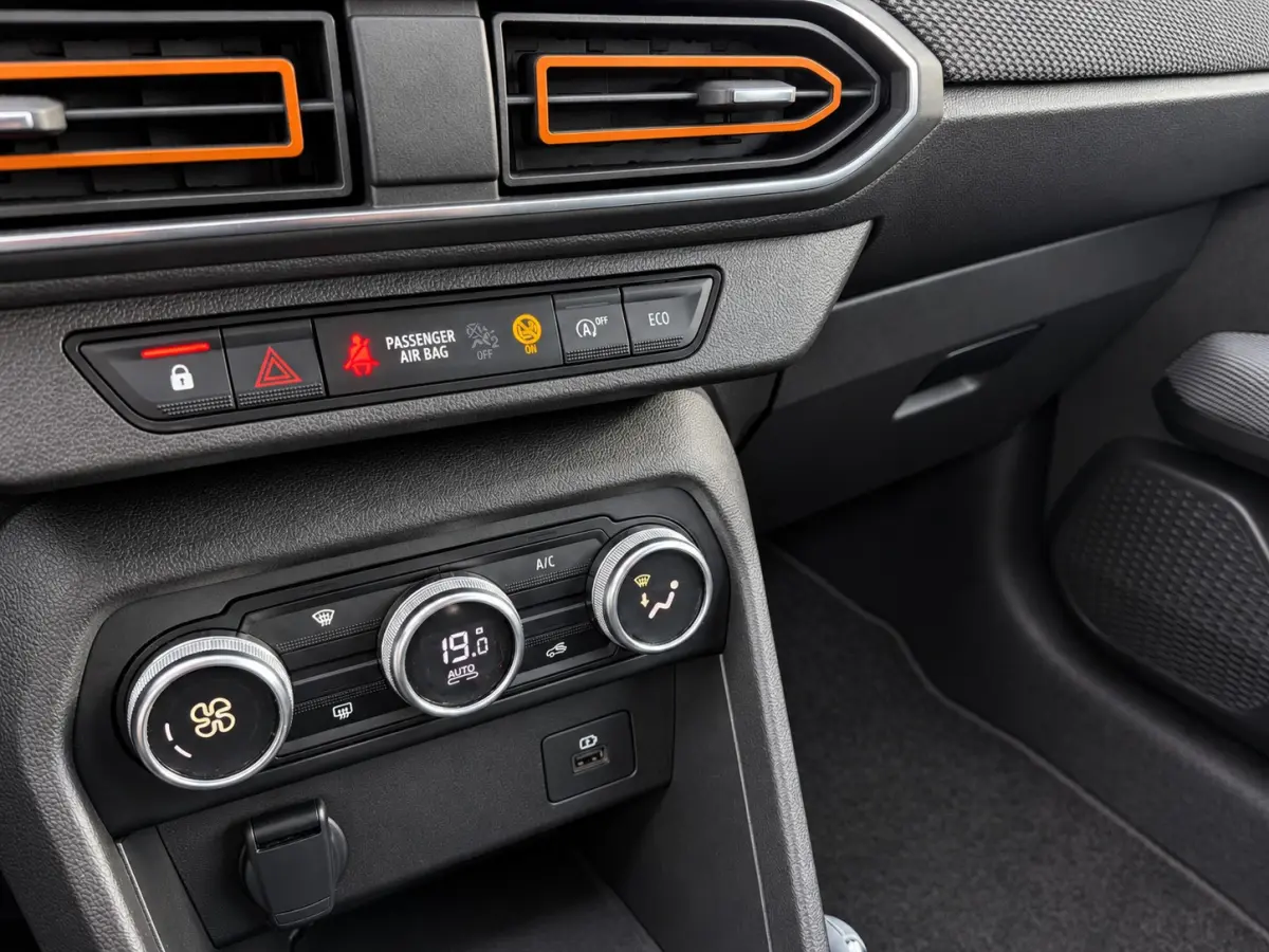 1.0 TCe 100 Bi-Fuel Comfort | Apple Carplay/Android | Camera | Navigatie | Parkeersensor | Led