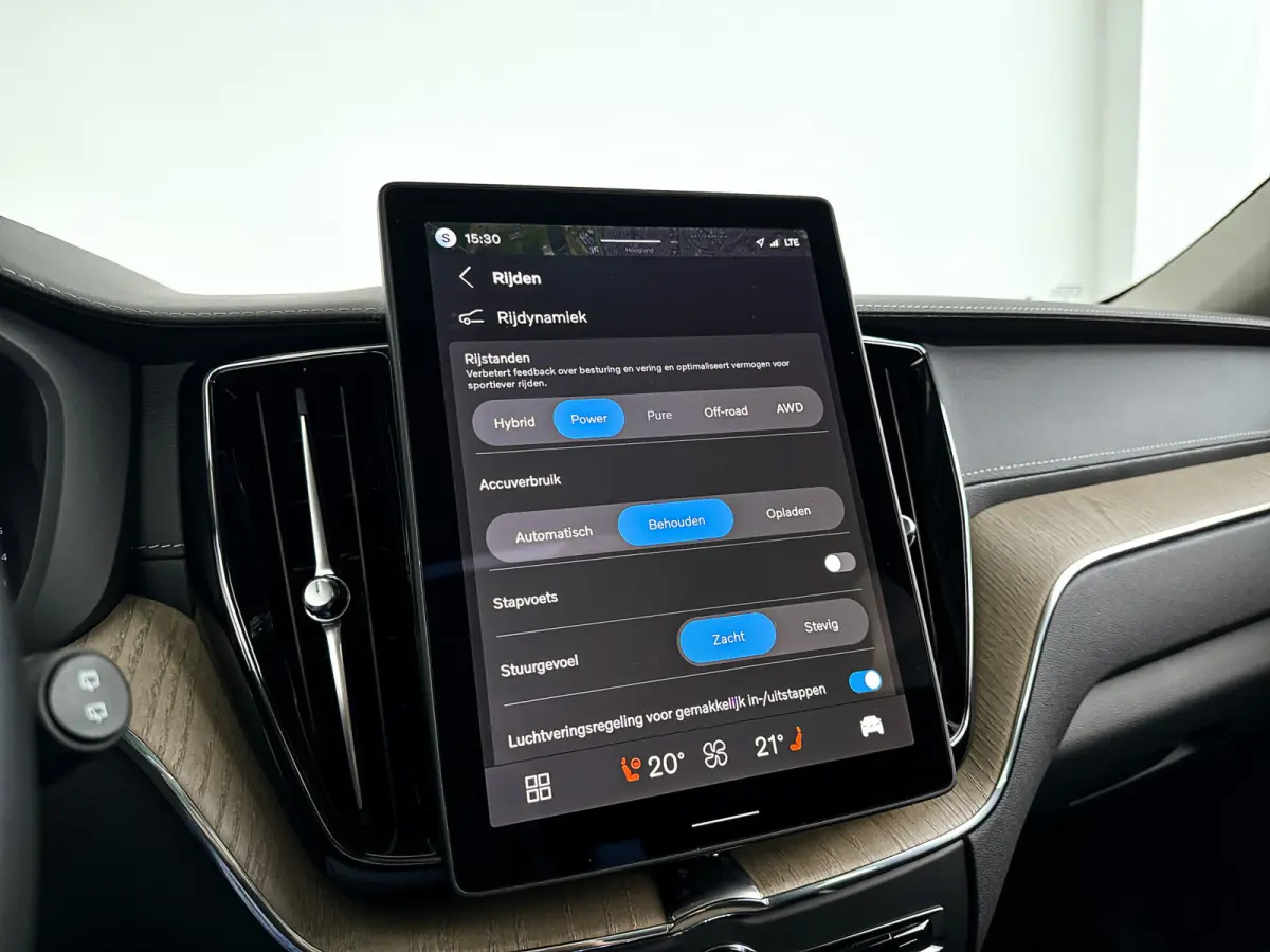 T6 Plug-in hybrid AWD Ultra Dark | Panoramadak | 360° camera | Head-up display | Luchtvering | Harman Kardon | Stoel- en stuurverwarming | Trekhaak